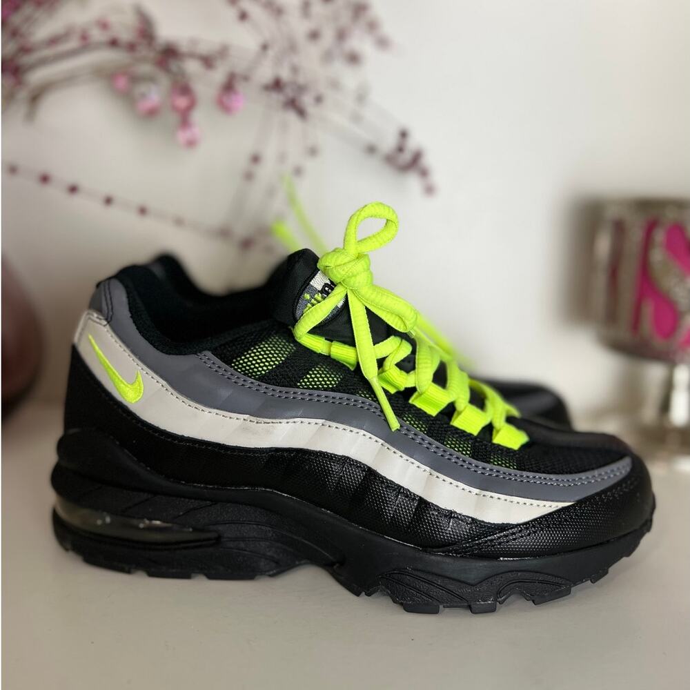 Nike Air Max 95 Boys 4.5Y Streetwear Retro Black Grey Volt Running Sneakers - Picture 9 of 11